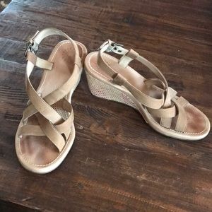 Ugg Tan Wedge Sandal, size 8M